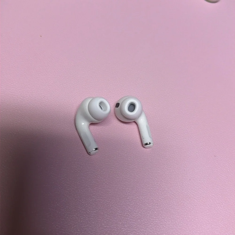 Apple Gen 1 AirPod pros - used.